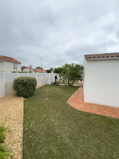Cs Paysage - Entretien De Jardin (Particulier Et Entreprise) Et Création Paysagère (Clôture, Terrasse, Allée, Terrassement), Paysagiste à Saint-Herblain